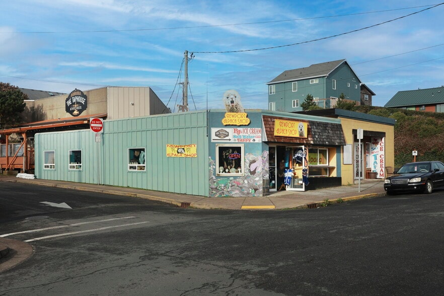 More Photos Of 501 NW Coast St, Newport Restaurant For Sale