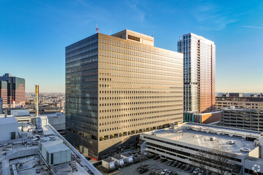 Primary Photo Of 2 Gateway Ctr, Newark Office For Lease