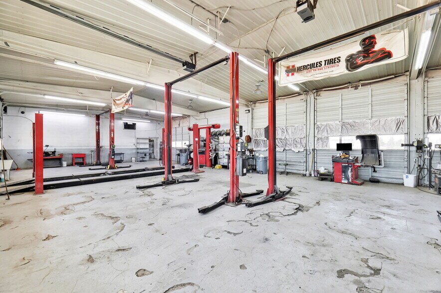 More Photos Of 11209 W Kellogg, Wichita Auto Dealership For Sale