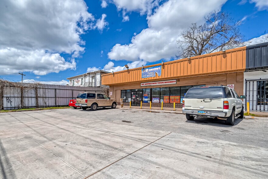 More Photos Of 515 Berry Rd, Houston Freestanding For Lease