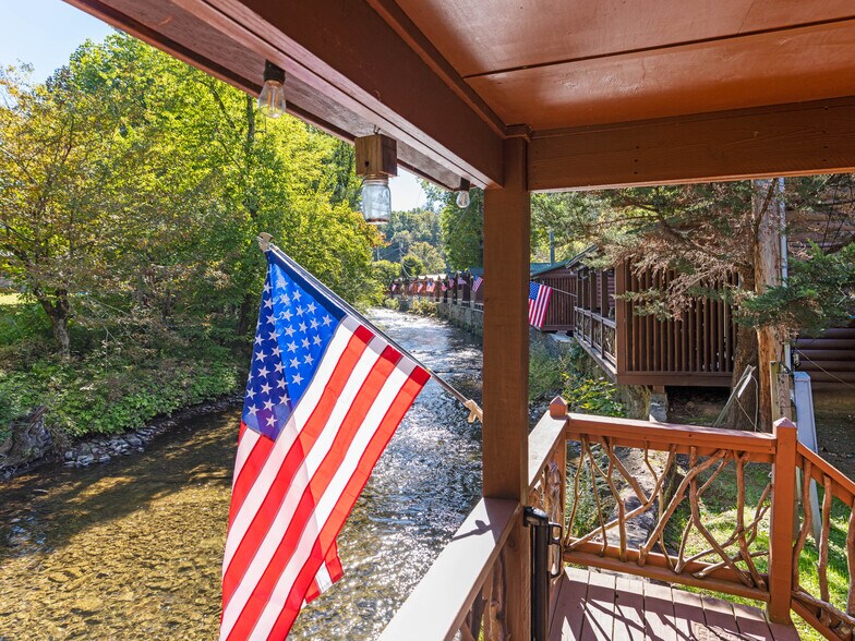 More Photos Of 125 Tee Pee Dr, Whittier Hotel For Sale