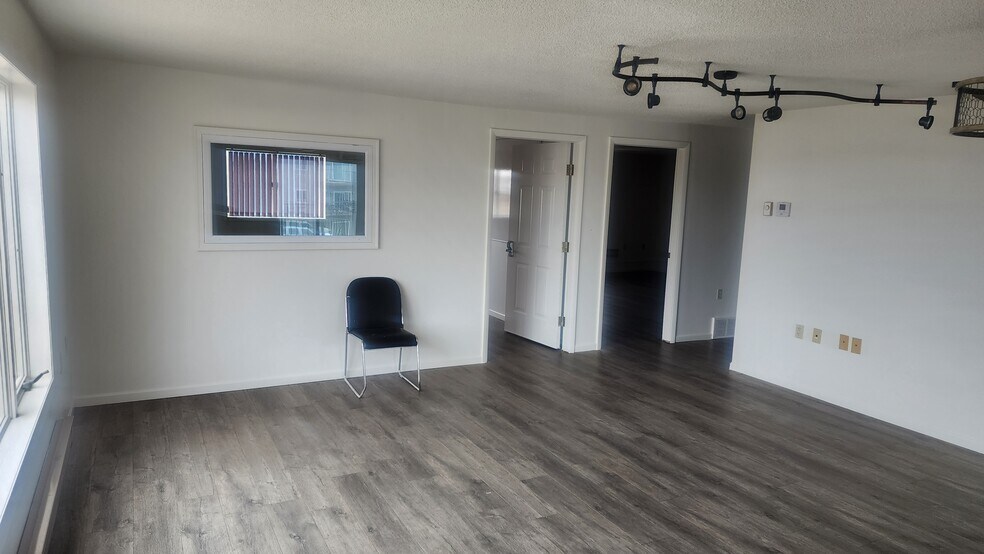 More Photos Of 4401 16th Ave W, Williston Warehouse For Lease