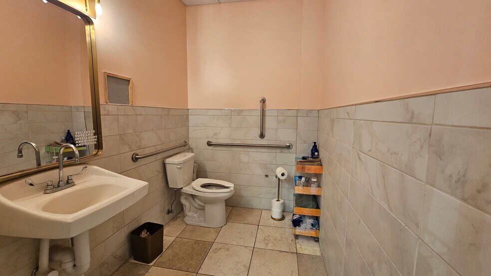 More Photos Of 822 Kumho Dr, Fairlawn Medical For Lease