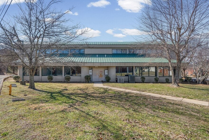More Photos Of 112 Center Ct, Clarksville Office Residential For Sale