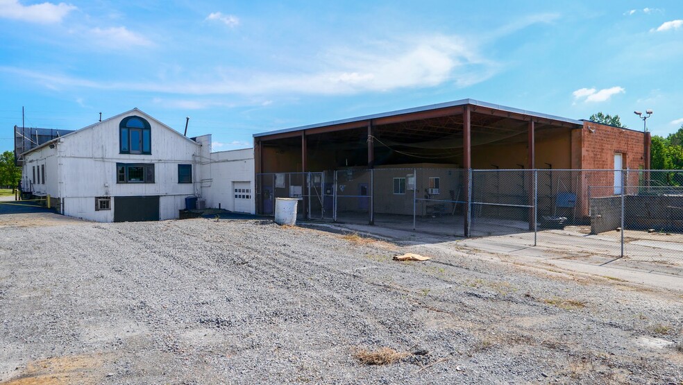 More Photos Of 50 Southeast Ave, Tallmadge Freestanding For Sale