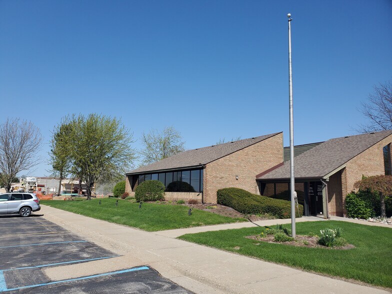 More Photos Of 6258 W Pierson Rd, Flushing Medical For Lease