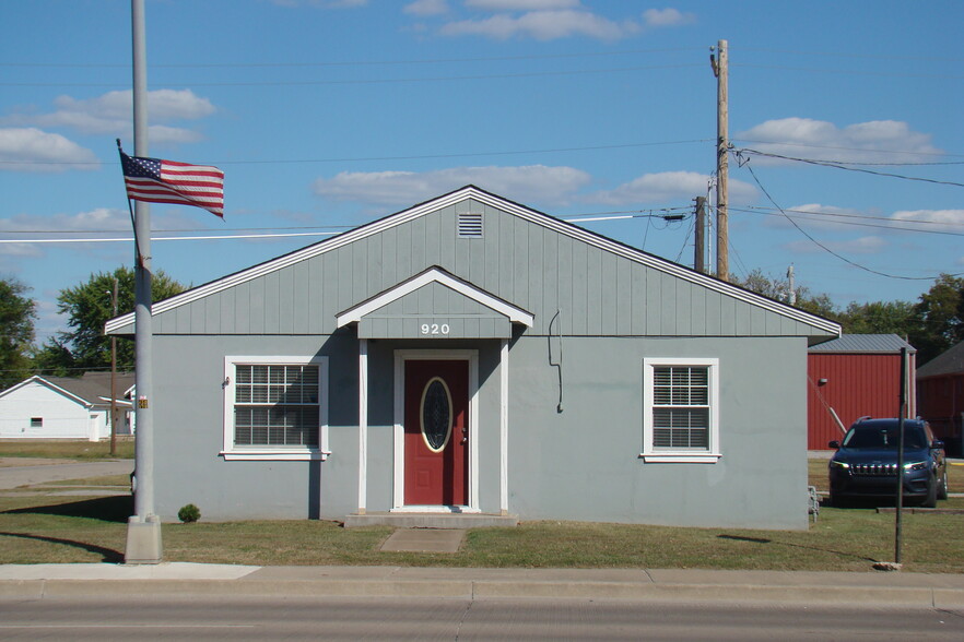 Primary Photo Of 920 N Osage Ave, Dewey Office For Sale