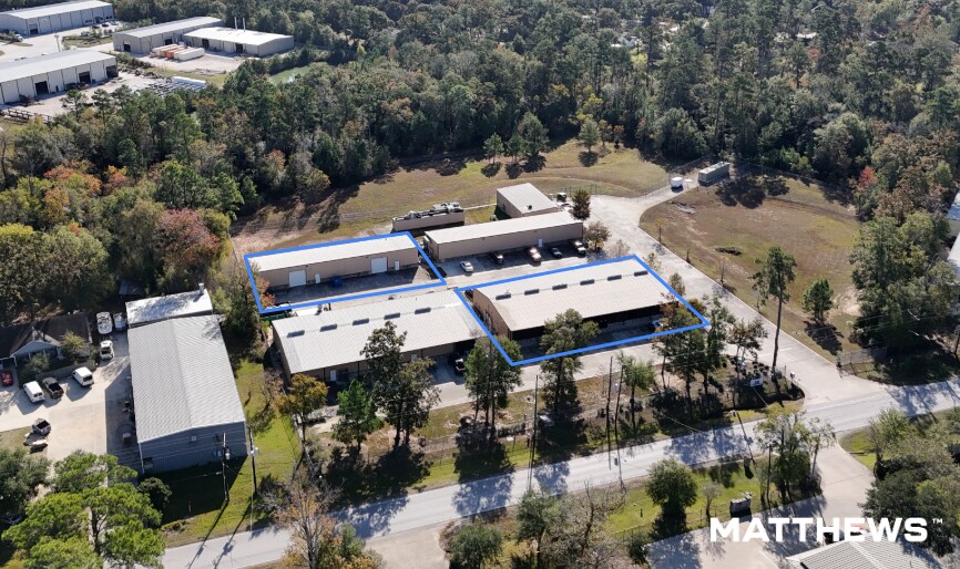 Primary Photo Of 2014 Airport Rd, Conroe Unknown For Lease