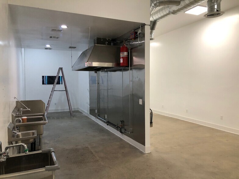 More Photos Of 20849-20857 Sherman Way, Winnetka Storefront For Lease