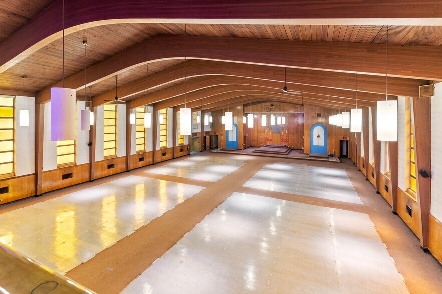 More Photos Of 26123 McDonald St, Dearborn Heights Religious Facility For Lease