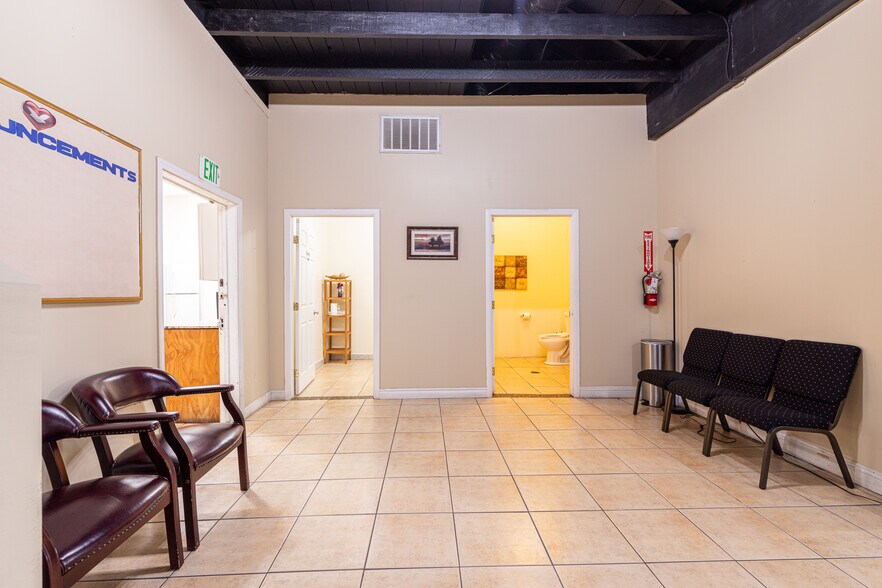 More Photos Of 3912 Eagle Rock Blvd, Los Angeles Office For Lease