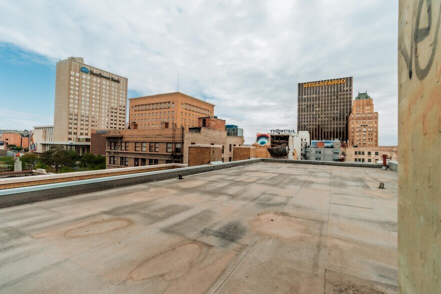 More Photos Of 209 N Mesa St, El Paso General Retail For Sale