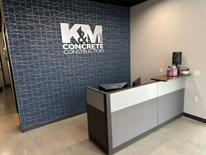 More Photos Of 817 Greenview Dr, Grand Prairie Showroom For Lease