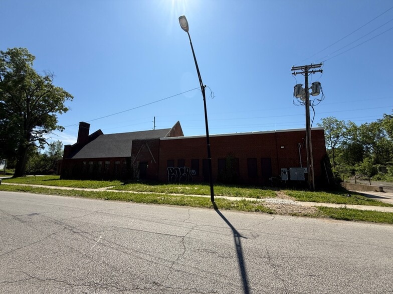 More Photos Of 1766 E 133rd St, East Cleveland Warehouse For Lease
