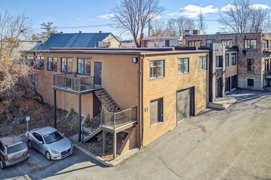 More Photos Of 1550-1560 Rue Michelin, Laval Self Storage For Sale