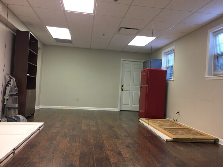 More Photos Of 1111 Cambridge Sq, Alpharetta Office Residential For Sale