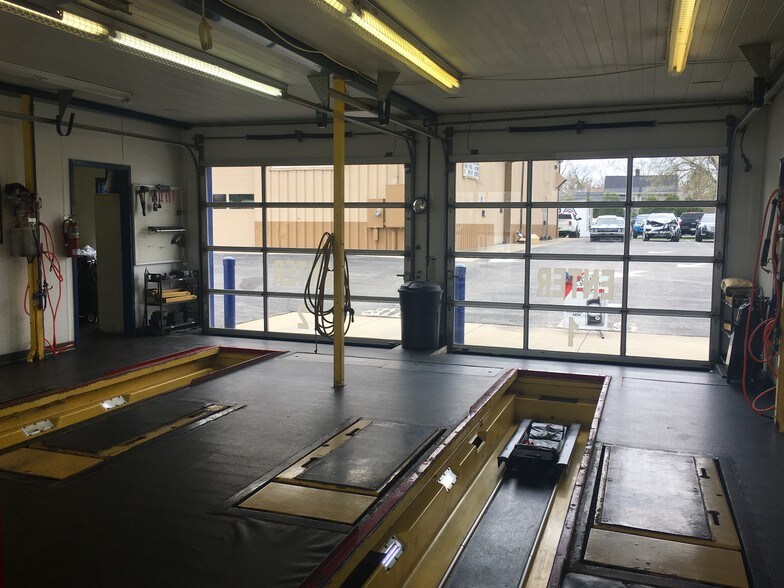 More Photos Of 4877 Mahoning Ave, Warren Auto Repair For Sale