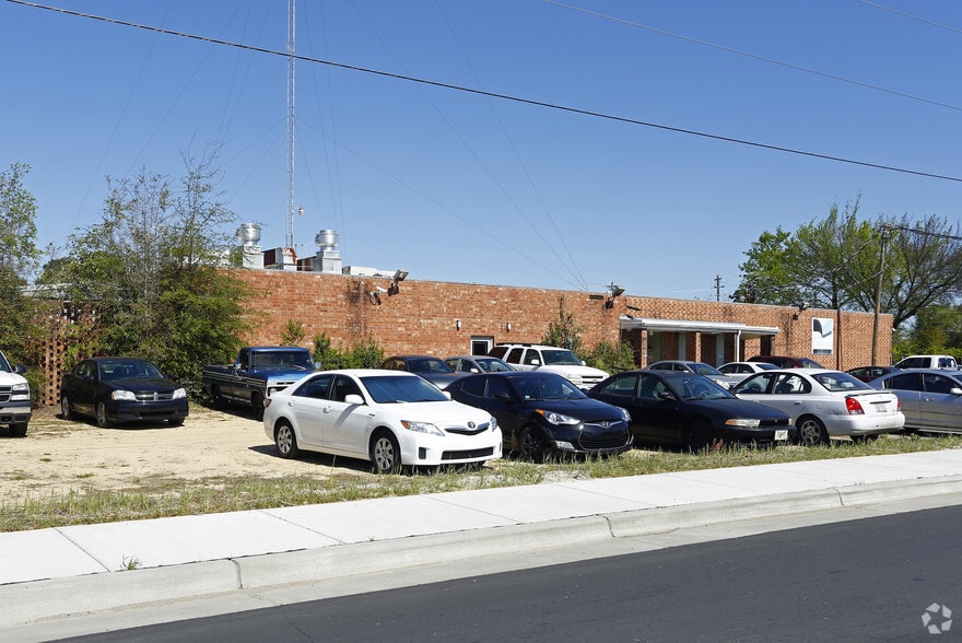 More Photos Of 2236 Southern Ave, Fayetteville Warehouse For Lease
