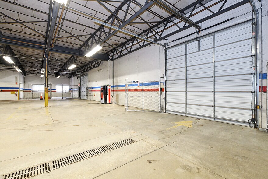 More Photos Of 3605 W 63rd St, Chicago Distribution For Lease