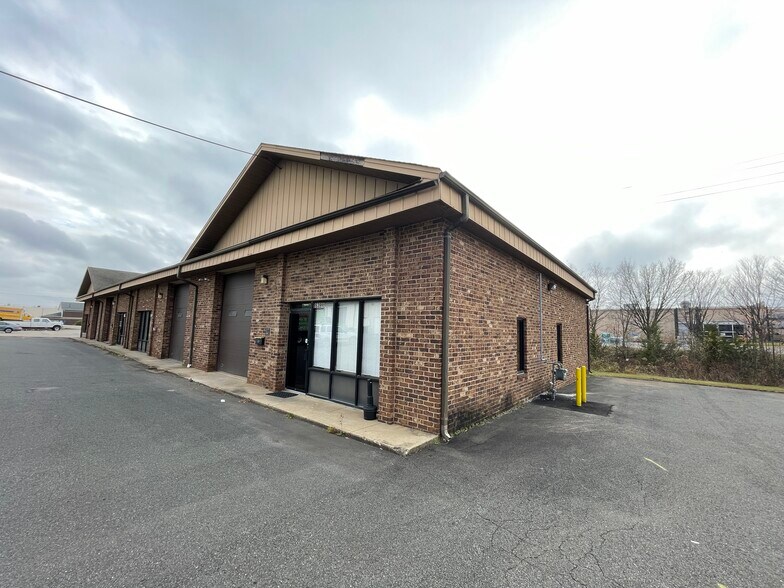 More Photos Of 8635-8649 Phoenix Dr, Manassas Industrial For Sale