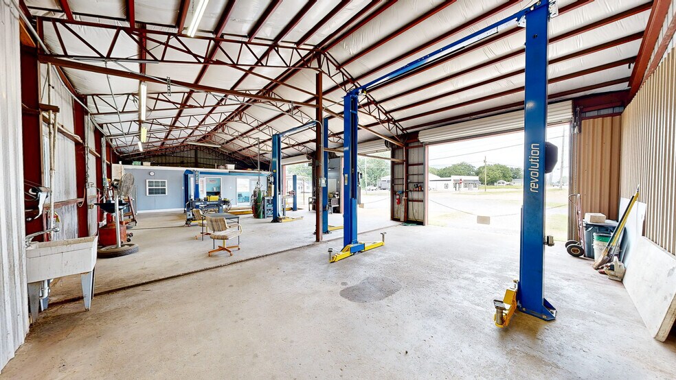 More Photos Of 716 S Main St, Enterprise Auto Repair For Sale