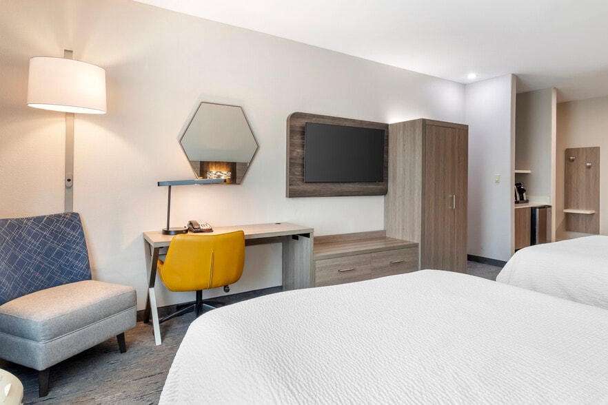 More Photos Of 2965 E Main St, Alice Hotel For Sale