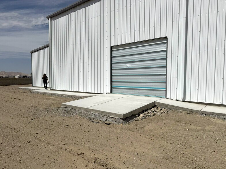 More Photos Of 9840 Cody St, Coalinga Industrial For Lease