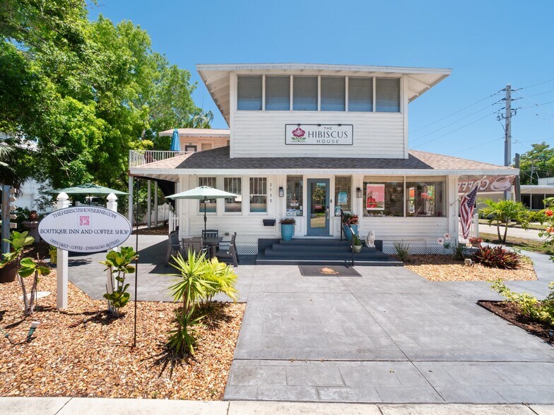 More Photos Of 2135 Mcgregor Blvd, Fort Myers Hospitality For Sale
