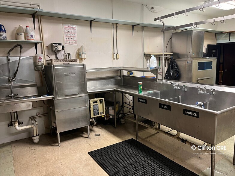 More Photos Of 639 W 1st Ave, Roselle Restaurant For Lease