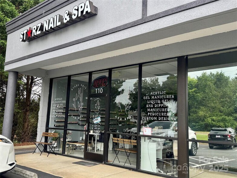 More Photos Of 110 Charleston Dr, Mooresville Office For Sale