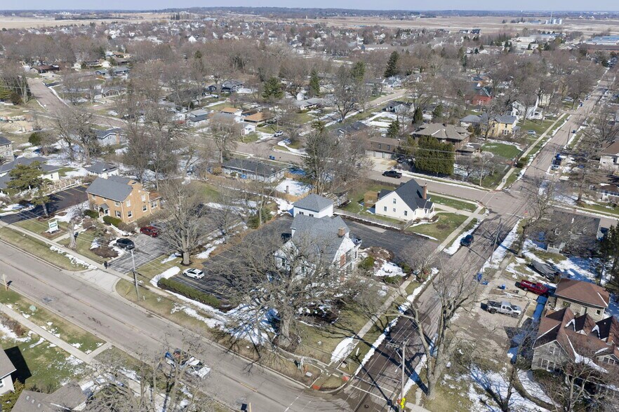 More Photos Of 303 N Main St, Elburn General Retail For Sale