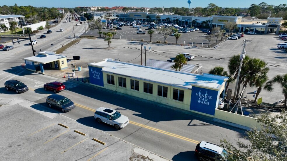 Primary Photo Of 700 Tamiami Trl S, Venice Carwash For Sale