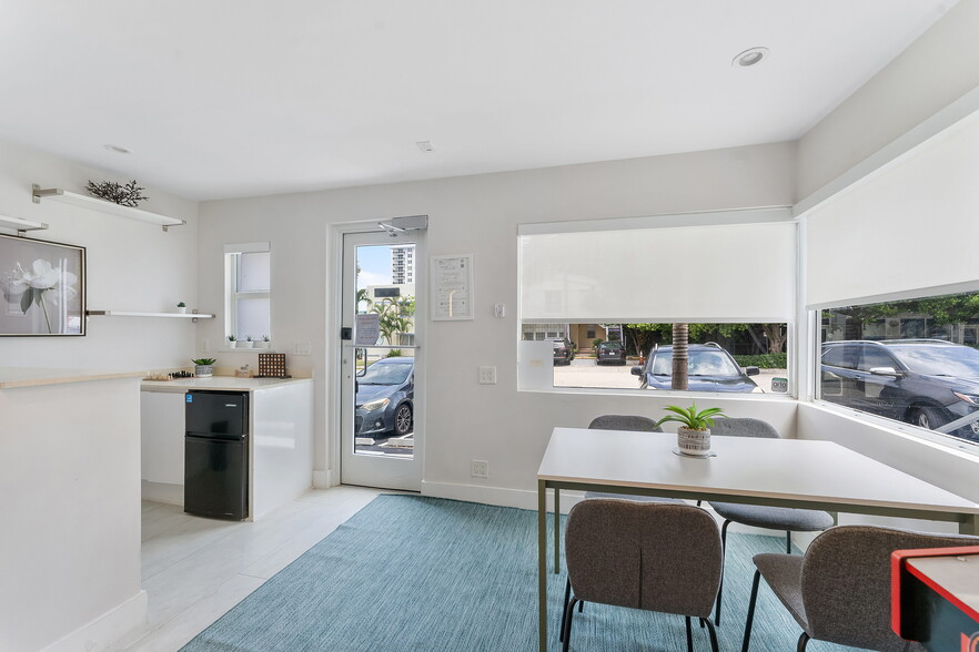More Photos Of 3020-3024 Seville St, Fort Lauderdale Hotel For Sale