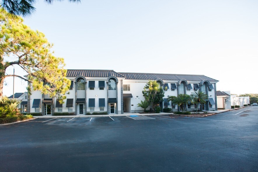 More Photos Of 5250 17th St, Sarasota Office For Lease