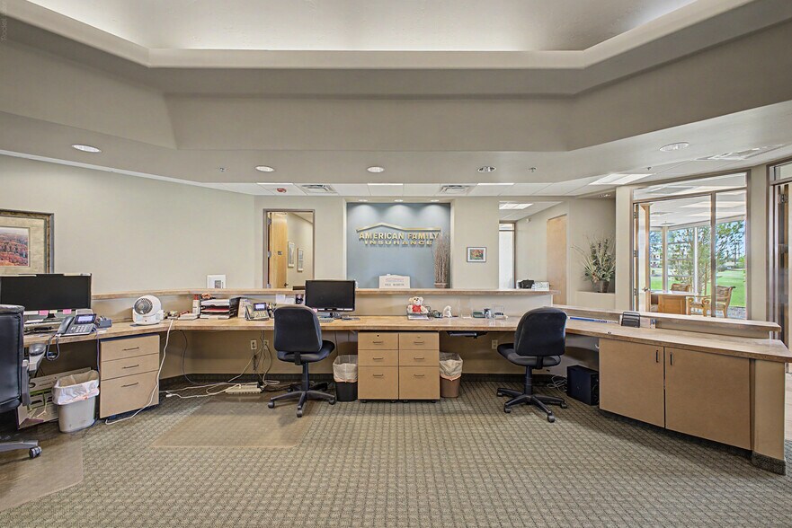 More Photos Of 565 W Chandler Blvd, Chandler Office For Lease