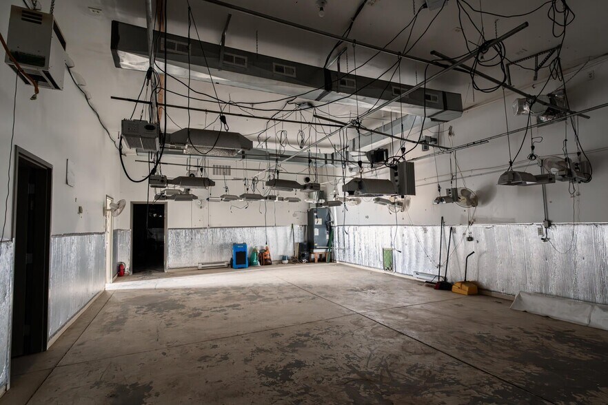 More Photos Of 2831 59th Ln, Boone Specialty For Sale