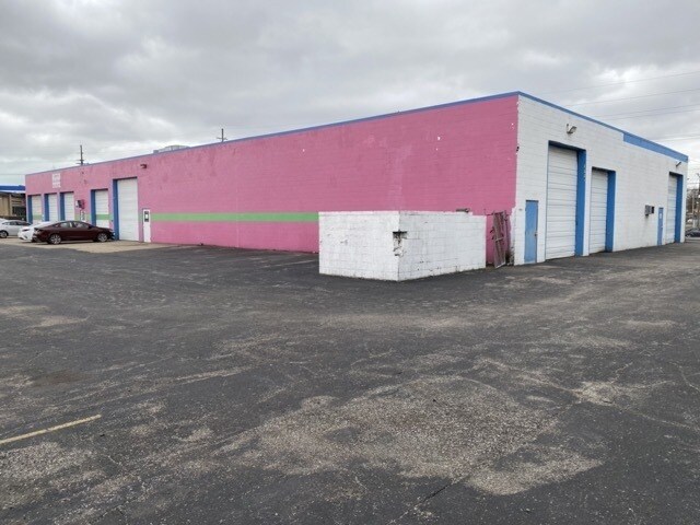 Primary Photo Of 14021 E 10 Mile Rd, Warren Service For Sale