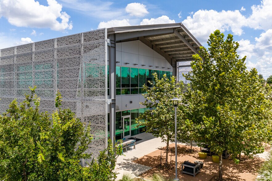 More Photos Of 14400 The Lakes Blvd, Pflugerville Office For Lease