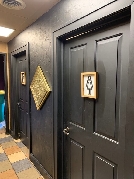 More Photos Of 307 N Broadway, Green Bay Restaurant For Sale