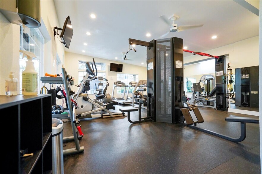 More Photos Of 171 Sunset Blvd, Cannon Beach Storefront Retail Residential For Sale