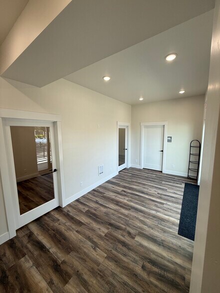 More Photos Of 328 Broadway Ave, Buhl Office For Lease
