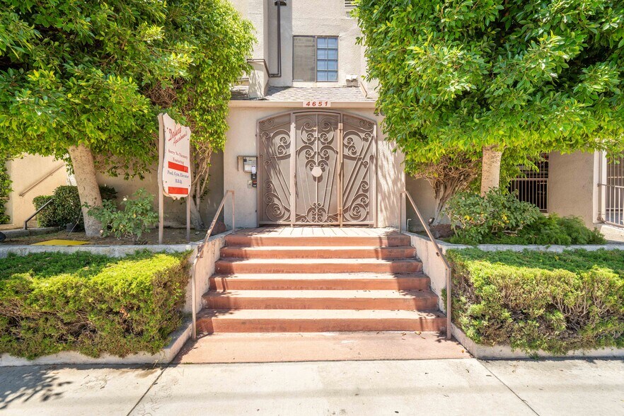More Photos Of 4651 Cahuenga Blvd, North Hollywood Apartments For Sale