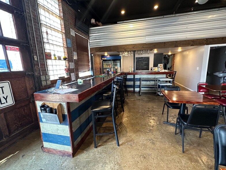 More Photos Of 105 S 3rd St, Rogers Restaurant For Lease