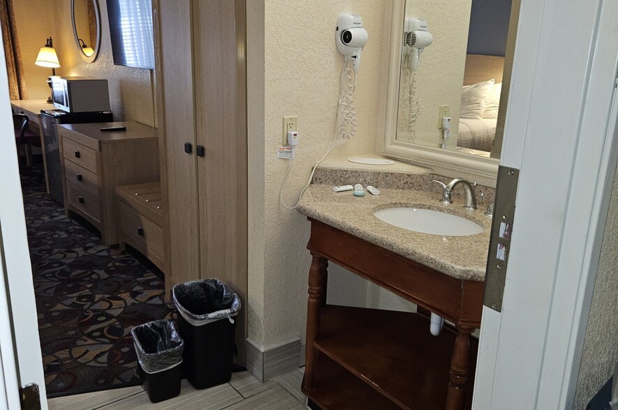 More Photos Of 668 W Kemp St, Rhinelander Hospitality For Sale