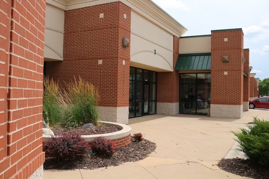 More Photos Of 5413 S 72nd St, Omaha General Retail For Lease