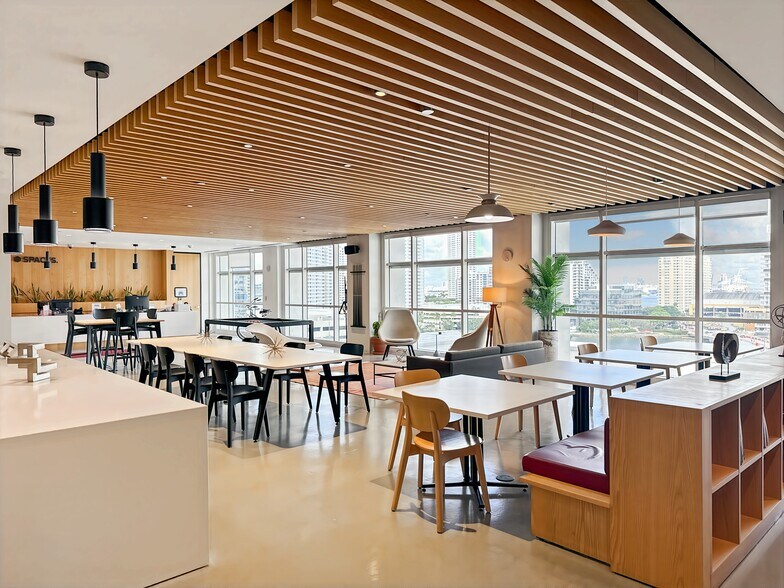 More Photos Of 801 Brickell Ave, Miami Coworking Space
