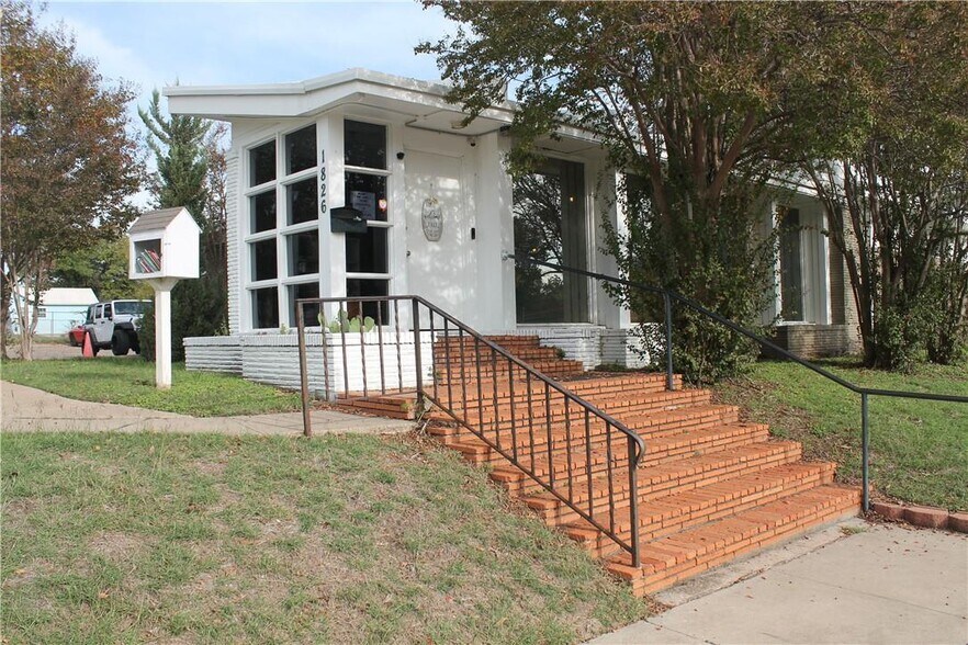 Primary Photo Of 1826 Morrow Ave, Waco Freestanding For Sale