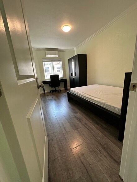 More Photos Of 1161 W 37th Dr, Los Angeles Apartments For Sale