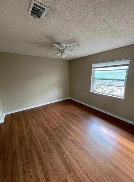 More Photos Of 408 13th Ave N, Jacksonville Beach Multifamily For Sale