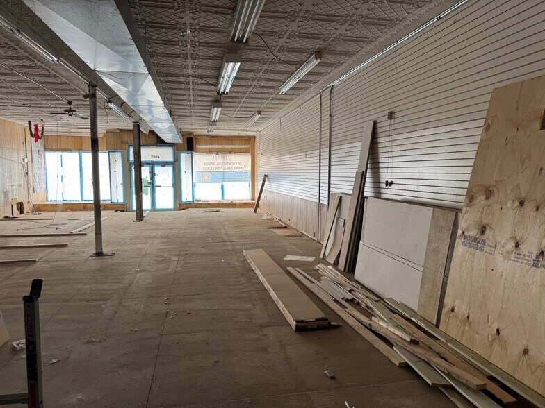 More Photos Of 3025 N Milwaukee Ave, Chicago Storefront Retail Office For Lease